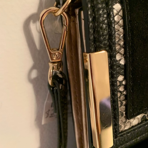 Clutch Wallet with detachable Wrist Strap - NWT - Picture 3 of 7